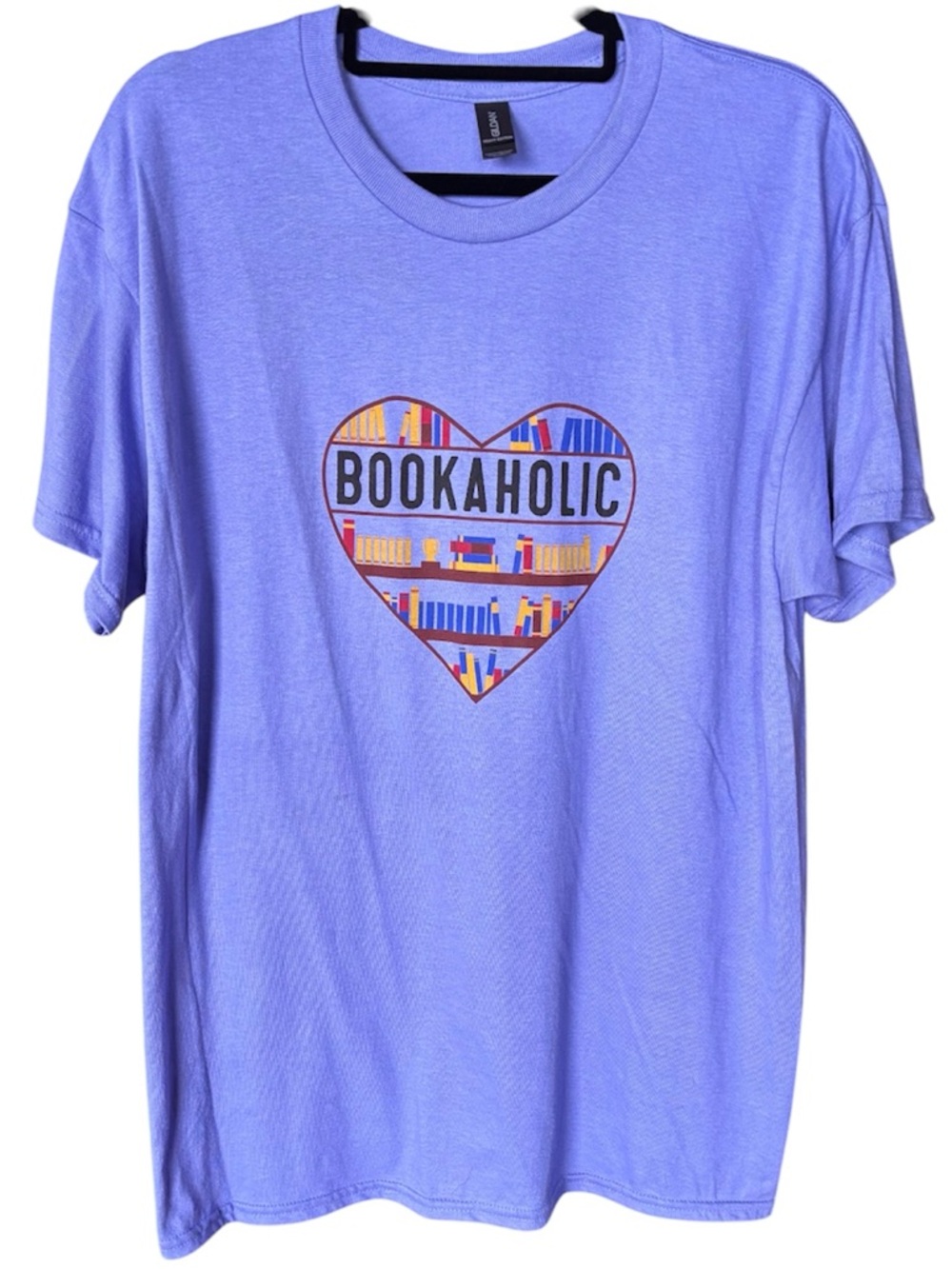 Unisex Gilden heavy cotton short sleeve tee with heart-shaped Bookaholic design